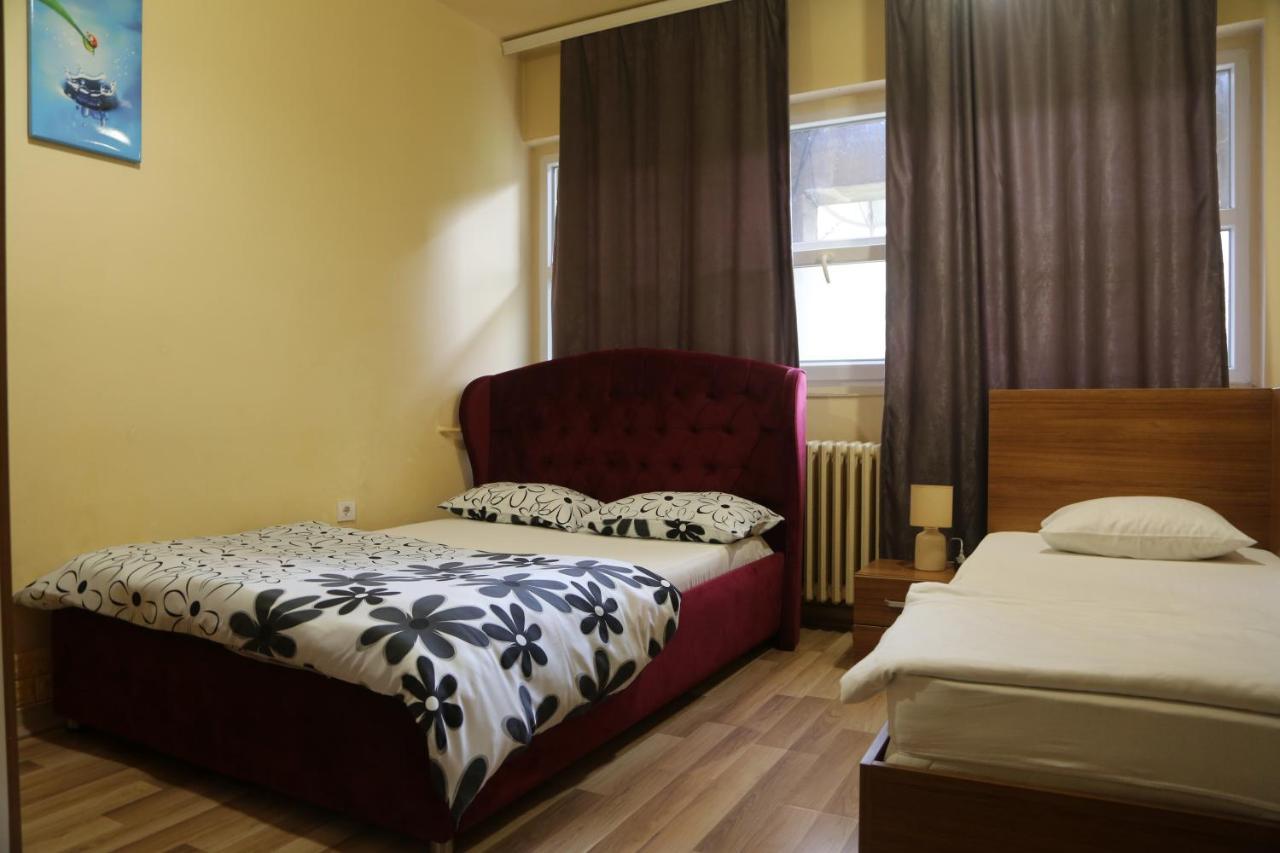 Moon Hostel Prishtinë Exterior photo