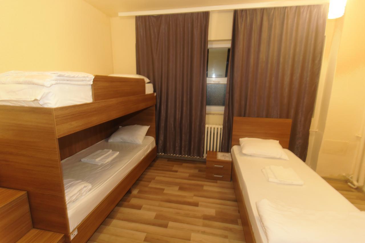 Moon Hostel Prishtinë Exterior photo